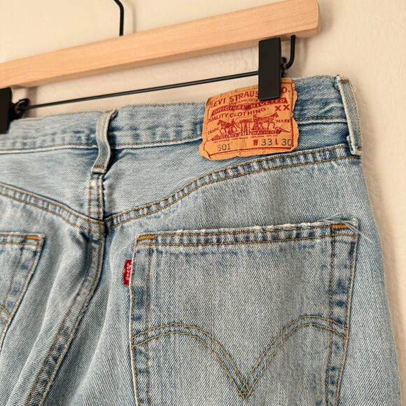 Vintage Levi's Mens 501s Light Wash Straight Leg Jean Button Fly Denim 33 x 30 - Picture 11 of 12